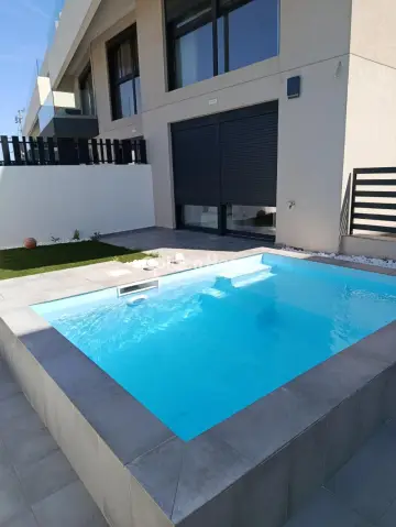 Maisonette Attached 188m<sup>2</sup> for rent photo 1