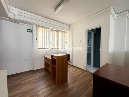 Office 51m<sup>2</sup> for rent photo 2