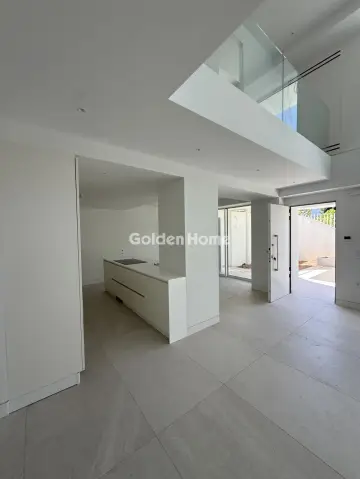 Maisonette Attached 303m<sup>2</sup> for rent photo 5607632