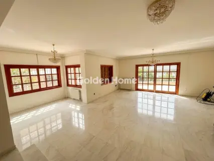 House 200m<sup>2</sup> for rent photo 1