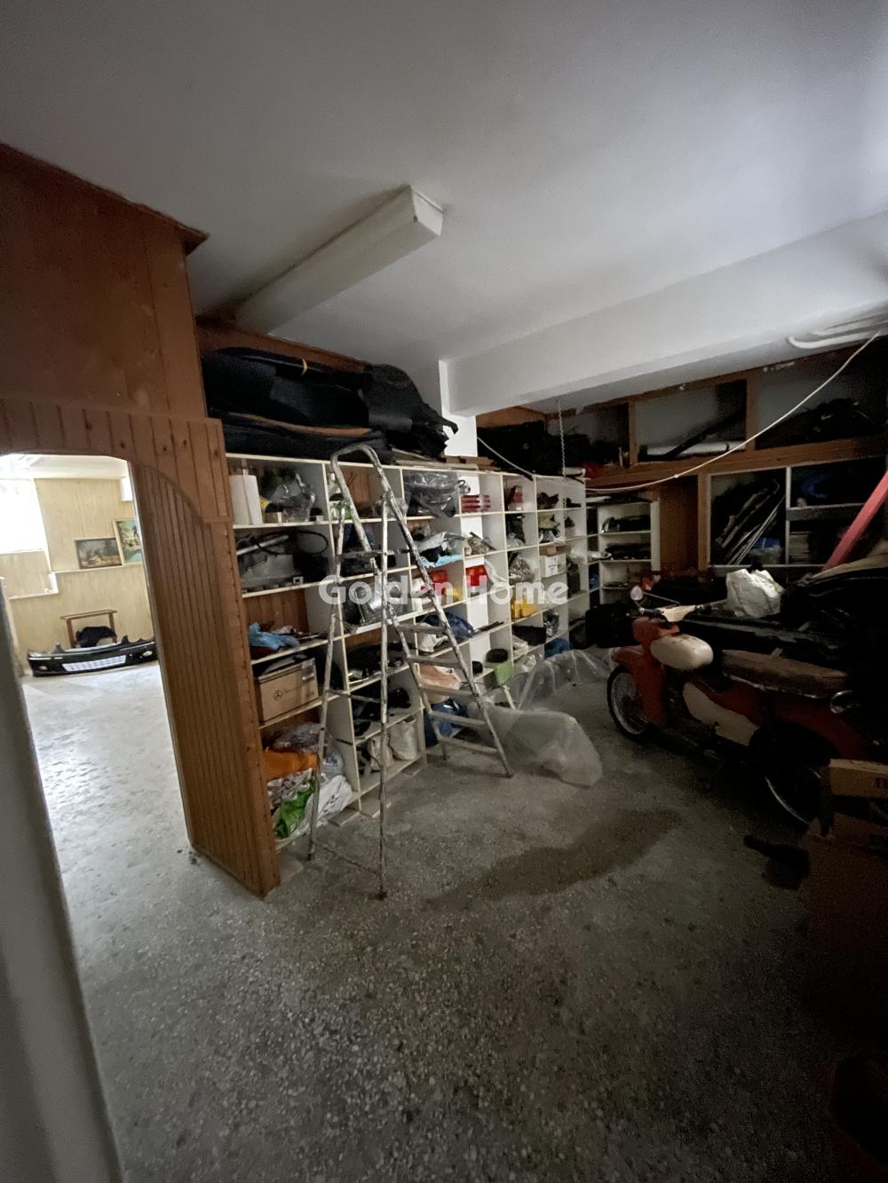 retail in Kentro — Photo 7 of 9