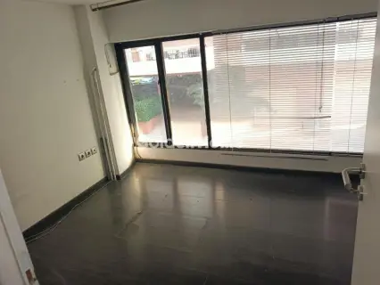 Office 150m<sup>2</sup> for rent photo 3