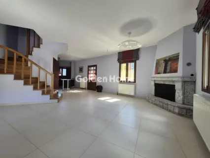 Independent Maisonette 198m<sup>2</sup> for rent photo 4