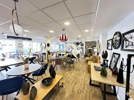 Store 590m<sup>2</sup> for rent photo 2